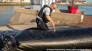 French police to be given powers to stop migrant boats at ...