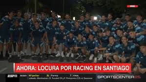 Racing disfrutó del apoyo de su gente en la llegada a Santiago del Estero