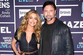 Denise Richards: Ehemann reicht nach 6 Jahren Ehe die Scheidung ein - Imagen ilustrativa del artículo