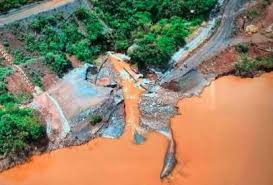 Transbordamento de dique da Vale causa alerta e apreensão em Minas Gerais
