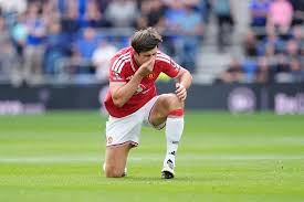 Manchester United star suffer nasty injury blow minutes into Everton clash