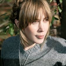 English folk-rock singer-songwriter Beth Orton was a pioneer of &quot;folktronica,&quot; a style mixing elements of folk and electronica, ... - beth-orton-03