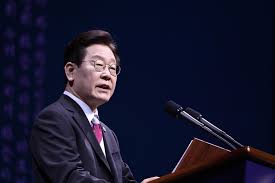 Lee vows to respect N. Korea's system in March 1 address, seeks end to hostility