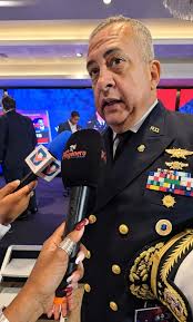 Vicealmirante Luis Rafael Lee Ballester destaca visión 360 en obra de Francisco Tavárez sobre Haití