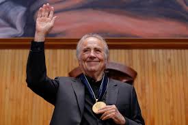 Otorga la UdeG el Doctorado “Honoris Causa” a Joan Manuel Serrat...