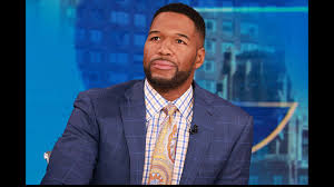Michael Strahan mocked by Robin Roberts
