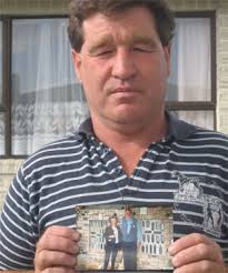 CRASH VICTIMS: David Priestly holds a photo of his parents Thomas and Patricia Priestley who were killed in a head on collision on SH1 near Peka Peka on ... - 1987857
