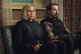 'Unfamiliar' Ending Explained: Do Simon, Meret and Nina Survive?