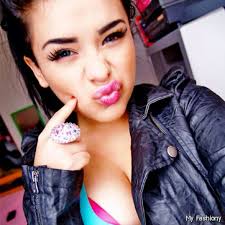 Résultat de recherche d'images pour "fashion girl facebook swag 2014"