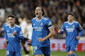 Álvaro Carreras gana apoyos para dejar a dos del Barça fuera de la lista del Mundial