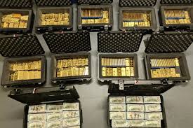Hallan 298 lingotes de oro que costaron 826 millones de pesos en casa de exfuncionario de la CIA