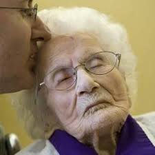 ... Besse Cooper is kissed by her grandson Paul Cooper, 42 (AP/John Amis. CAPTION TEXT - Besse%2BCooper%2Bis%2Bkissed%2Bby%2Bher%2Bgrandson%2BPaul%2BCooper,%2B42%2B(AP-John%2BAmis)