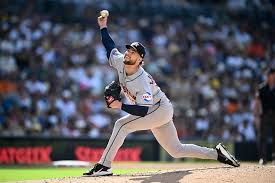 Padres hold off Astros, now 1 game out of wild-card spot