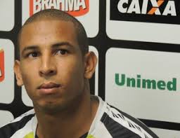 Rafael Costa está fora da partida de logo mais do Figueirense contra o Joinville. O atacante, com fortes dores nas costas, não tem condições de jogo e está ... - dscn8711
