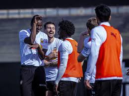 Convocatoria Valencia CF: Corberán recupera velocidad en las bandas