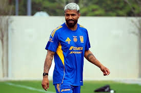 Ahora sería Aguirre titular en la Liga