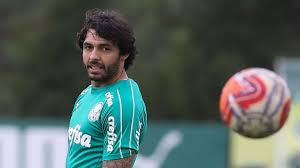 Campeão pelo Cruzeiro e ex-Palmeiras, Ricardo Goulart é anunciado em novo clube