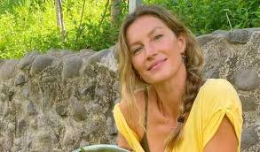 'Prejudicava muito minha digestão. Ficar com gases e inchada não é legal': por que Gisele Bündchen deixou dieta vegana lado e voltou a comer carne? Motivo está relacionado com alimento popular no Brasil