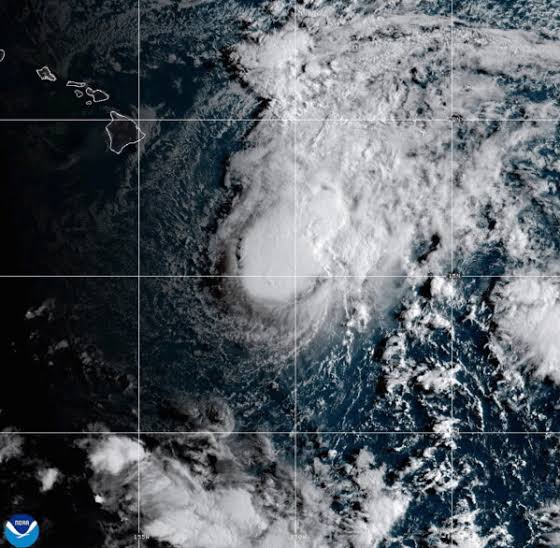 Tropical Storm Moke advances toward Hawaii with heavy rain and strong winds; Big Island bears brunt as residents recover from Hurricane Lala