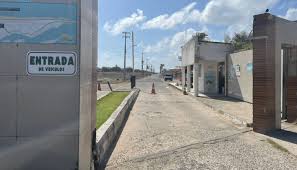 Decon multa empresas por cobrar taxa de acesso a praia em Fortaleza