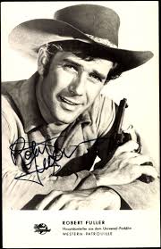 Ansichtskarte / Postkarte Schauspieler Robert Fuller, Pistole, Cowboy