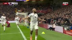 ¡Shock en Anfield! United golpea primero: ¿Error arbitral clave? - Imagen principal del artículo