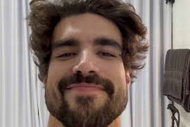 Fora das novelas, Caio Castro volta à Globo e assume nova função