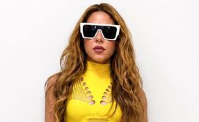 Shakira reaparece sin lentes y alborota a fans: 
