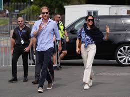 Paparazzi Catches Meghan Markle and Prince Harry at the Pub