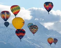 Gambar Hot air balloon rides in Albuquerque, New Mexico