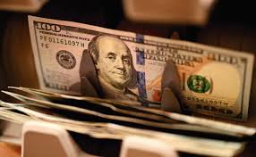 El dólar rasguña los 18 pesos
