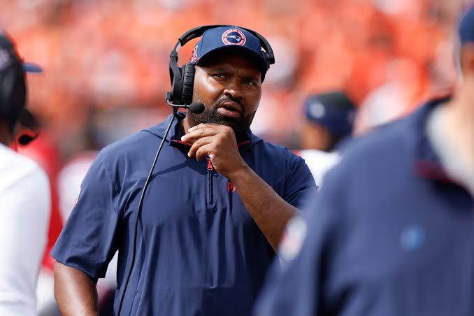 Jerod Mayo gets Sunday’s game ball — and brings a much different locker  room vibe - The Boston Globe