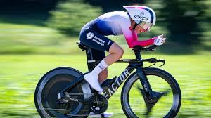 Qu’est-ce que la triche aux soutiens-gorge ? Les explications d’un entraîneur d’équipe sur le Tour de France