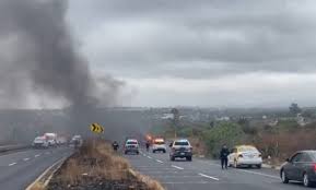 Ola de vehículos quemados en Hidalgo tras operativo contra El Mencho.