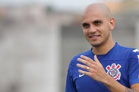 Fábio Santos espera resolver renovação rapidamente; negociação está difícil