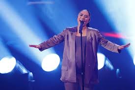 AGT's Jessica Sanchez: 9 Months Pregnant & Still Slaying the Stage! - Imagen principal del artículo