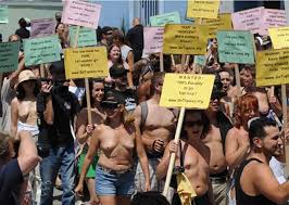 Resultado de imagem para Canadenses defendem o direito ao "topless"