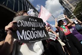 Sob pressão de movimentos feministas e sem data para votação, PL da Misoginia enfrenta resistência na Câmara