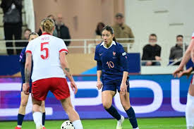 Clara Mateo, Alice Sombath et Elisa De Almeida titulaires avec l'équipe de France contre les Pays-Bas