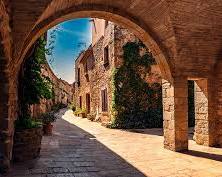 medieval stone streets Peralada historic charm Costa Brava, généré par IA