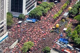 Bloco puxado por Ivete Sangalo reuniu 500 mil foliões no Rio, diz Riotur