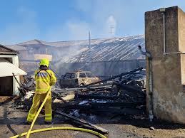 Incendie à Mâcon: Garage en Flammes! Circulation Interrompue!