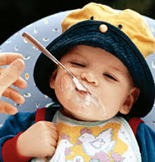 Resultado de imagem para bebe se alimentando