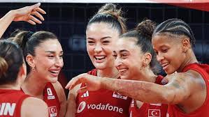 CANLI | FİLENİN SULTANLARI LİDERLİK İÇİN PARKEDE 🚨 Türkiye - Polonya voleybol maçı ne zaman, saat kaçta, hangi kanalda? (2026 Avrupa Şampiyonası) — Fanatik