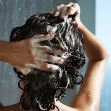 hair washing with shampoo ile ilgili görsel sonucu