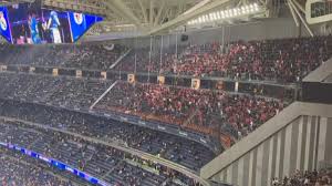 Adeptos do Benfica aquando da entrada do Real Madrid para aquecimento: "Ó Vini, vai para o c******"