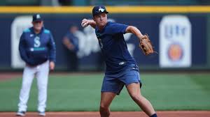 Pike Place, Space Needle, batting practice: Reese packs a lot into 1st trip to Seattle