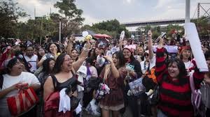 (VIDEOS) Sección A (afuera): ARMY cierra Churubusco para escuchar segundo concierto de BTS en el Estadio GNP