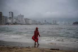 Cierran 3 puertos en el Pacífico por la tormenta “Simón”, que será huracán