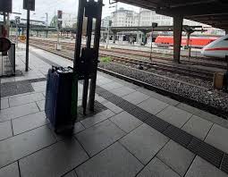 BPOL-HH: Hauptbahnhof: Abgestellter und an Pfeiler angeschlossener Koffer verursacht ... — Presseportal